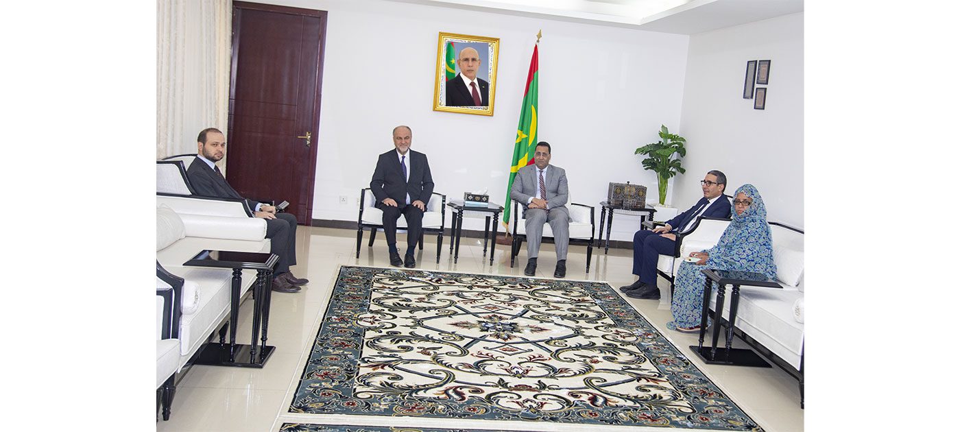 الوزير الأول يستقبل السفير التركي