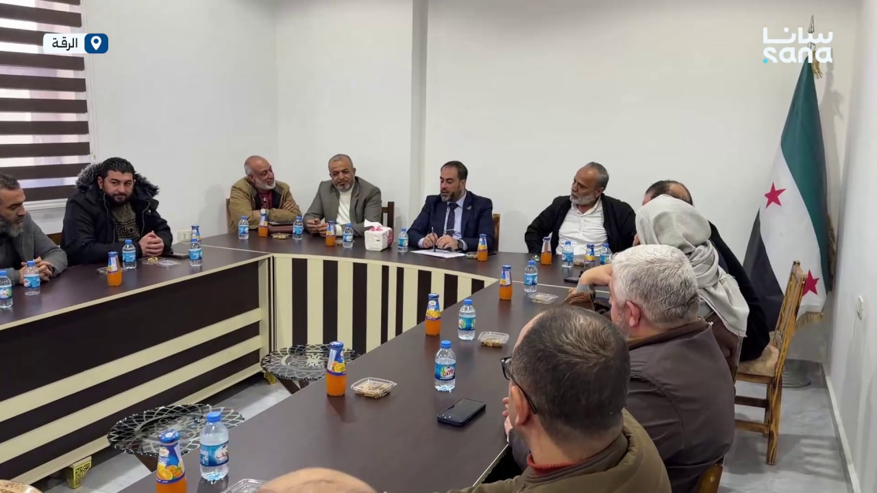 اجتماع في الرقة لبناء الثقة بين الإدارة المالية والفعاليات التجارية والاقتصادية