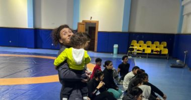 سمر حمزة تصطحب طفلها فى تدريبات المنتخب استعدادا للبطولة الأفريقية للمصارعة..صور