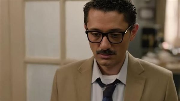 سمير يواجه أزمة بعد هروب ابنته لمكتبه في الحلقة 14 من "المتر سمير"
