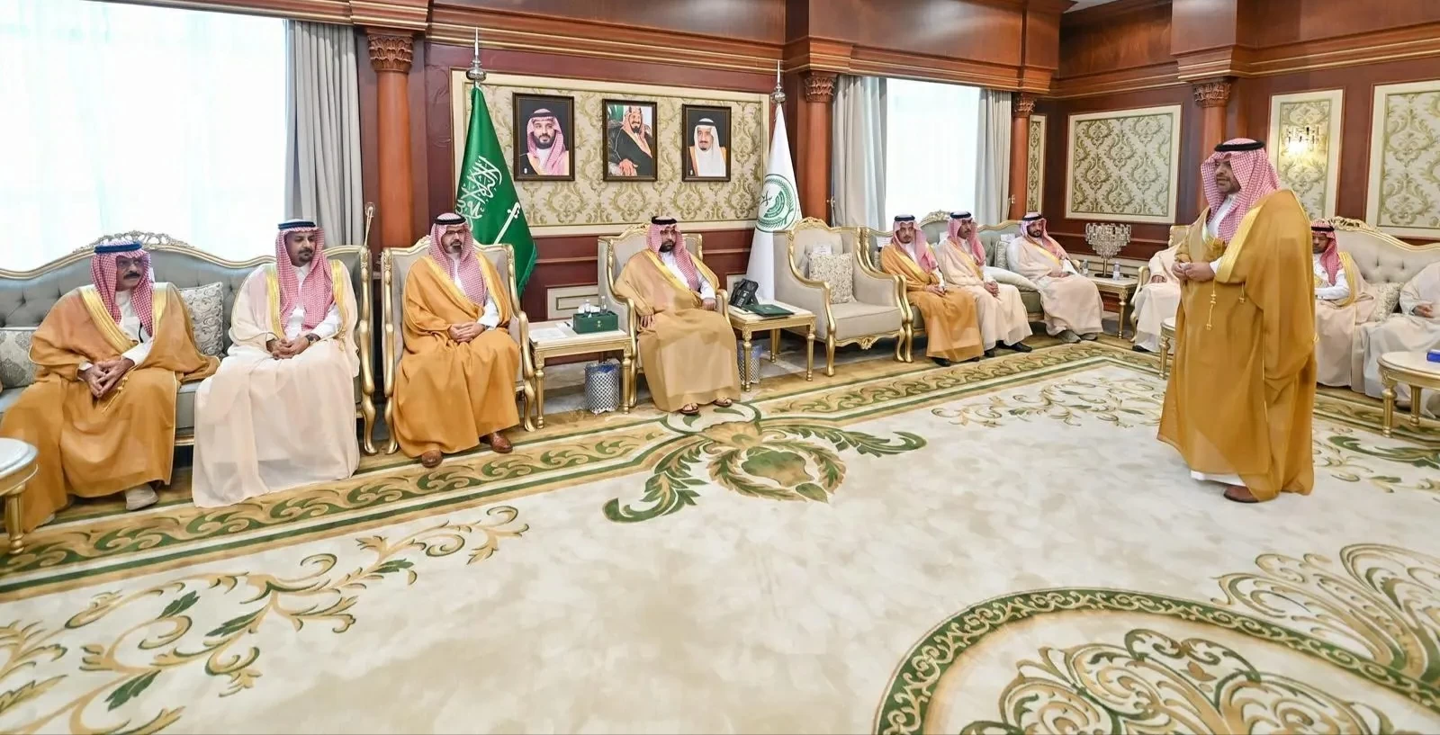 أمير جازان يلتقي المحافظين المكلفين