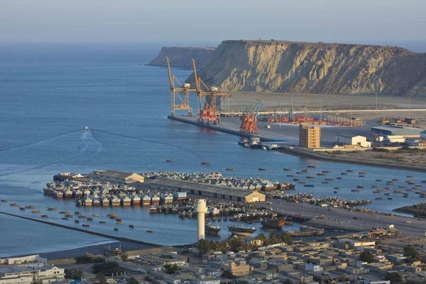 باكستان وبريطانيا تبحثان تعزيز التعاون الثنائي والتطورات الإقليمية