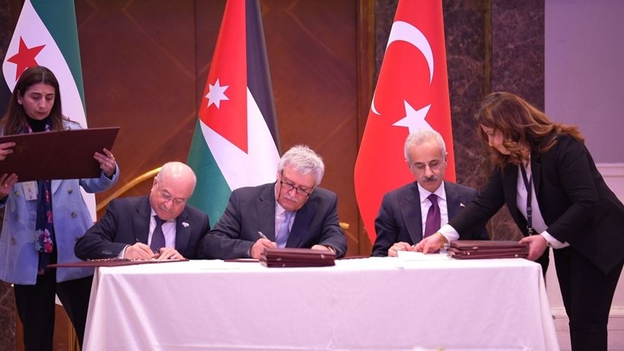 مذكرة تفاهم ثلاثية لتعزيز التكامل في قطاع النقل بين الأردن وسوريا وتركيا