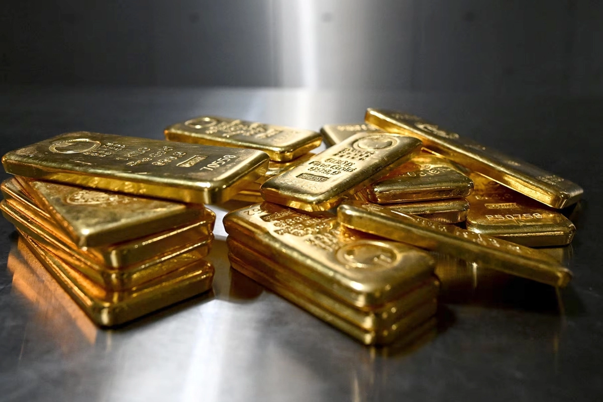 الذهب يتراجع وسط تصاعد التوترات بين واشنطن وطهران وارتفاع الدولار