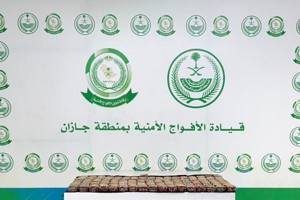 دوريات الأفواج الأمنية بمنطقة جازان تحبط تهريب(17,850)قرصًا خاضعًا لتنظيم التداول الطبي
