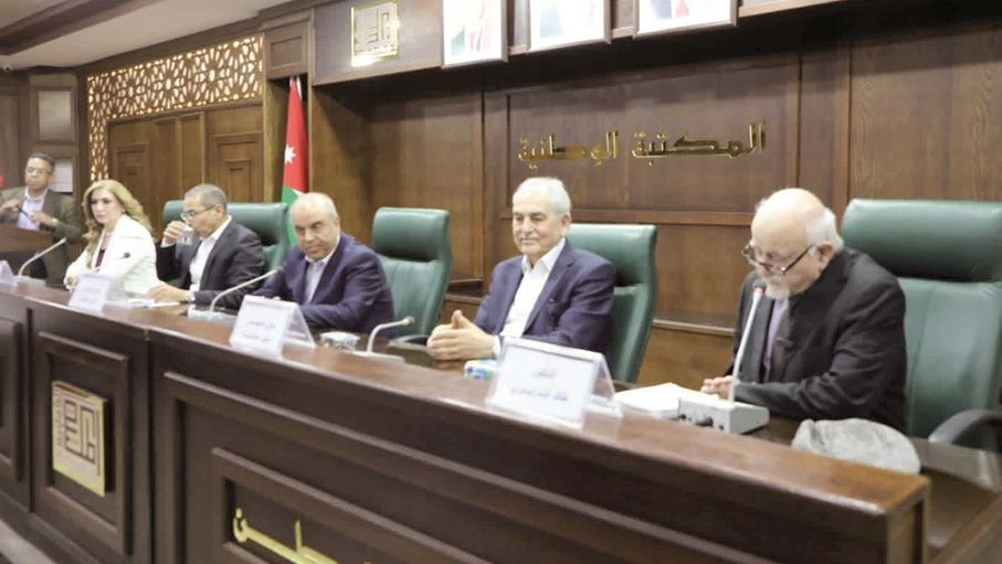 الحباشنة يوقع كتاب "من ذاكرة القلم" دعما لعيادات رديفة لمرضى السرطان