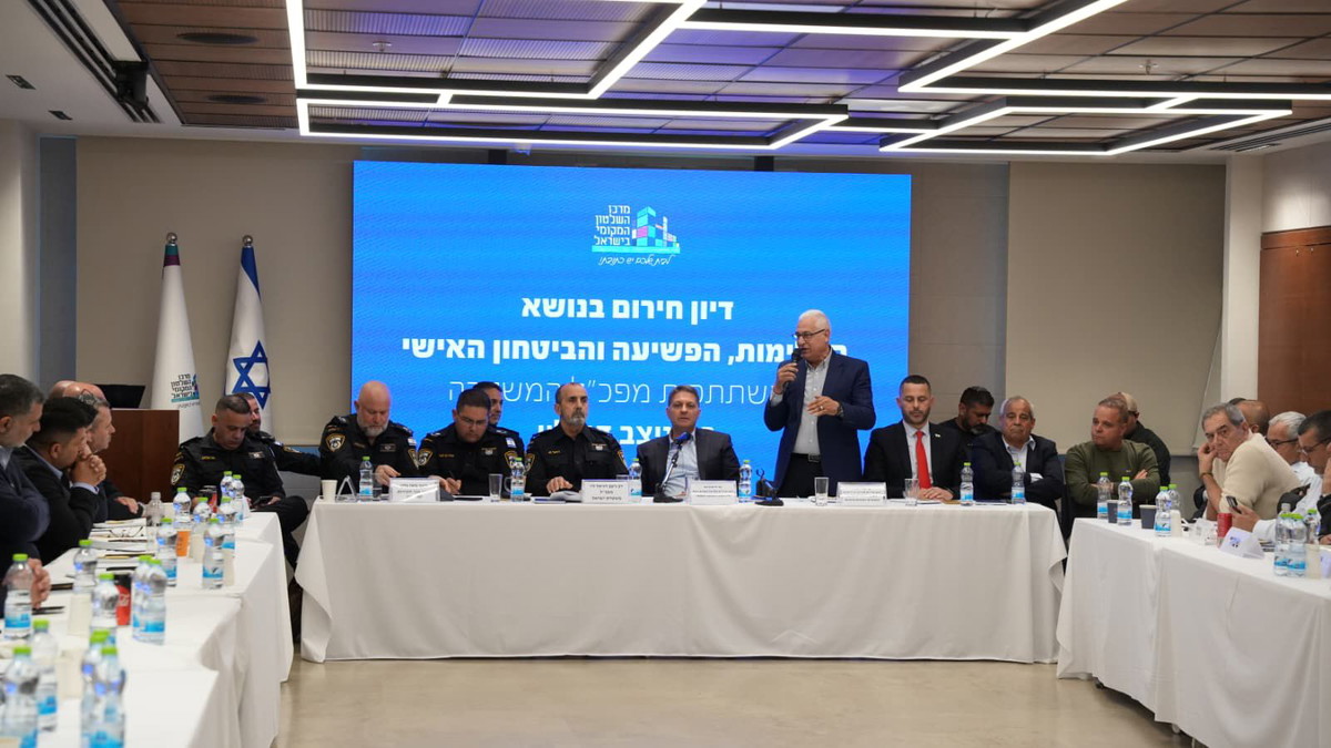 جلسة طارئة بين مفوض الشرطة وبيباس وغنايم لمكافحة ظاهرة العنف في المجتمع العربي