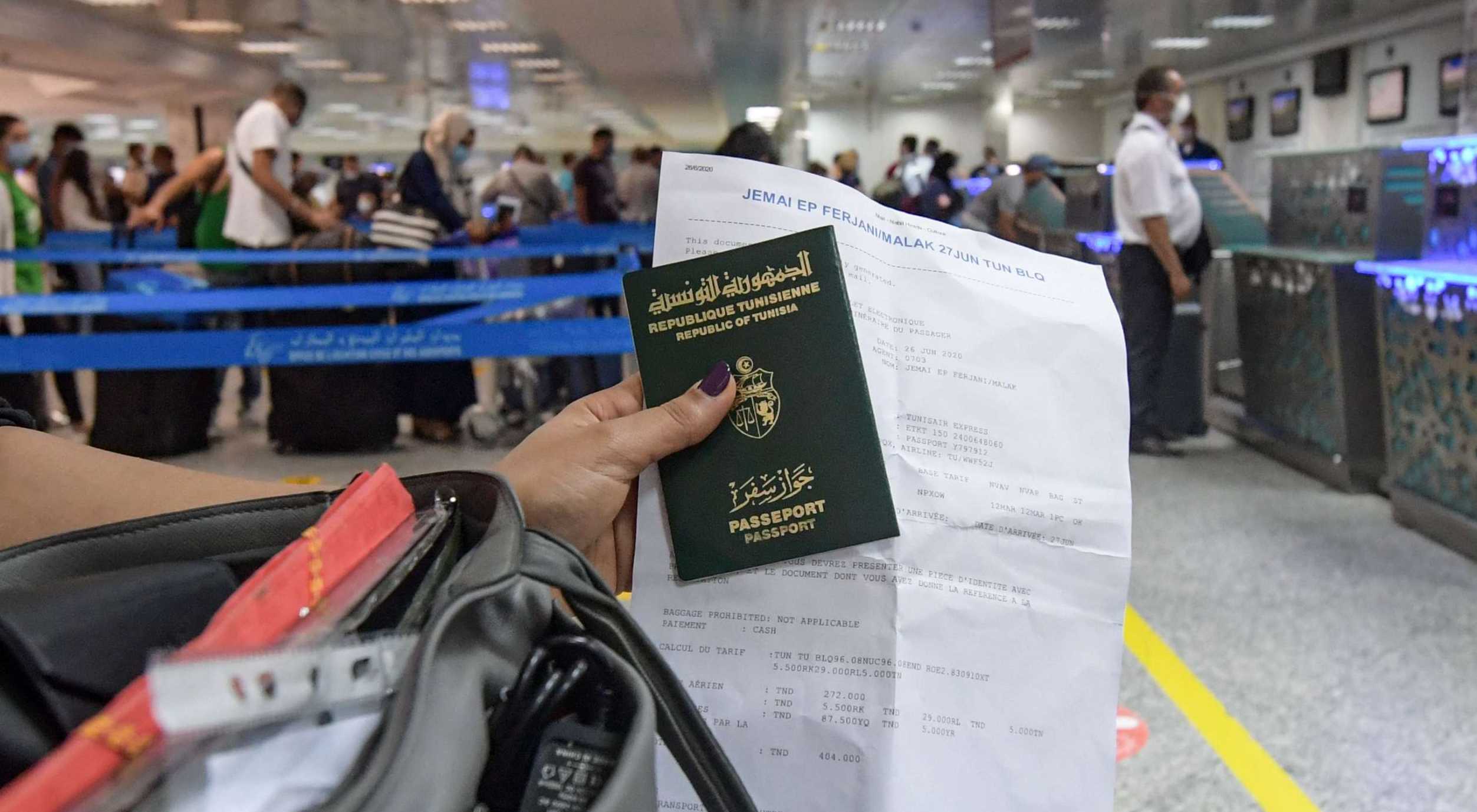 جدل تونسي حول حرمان معارضين في الخارج من جوازات السفر