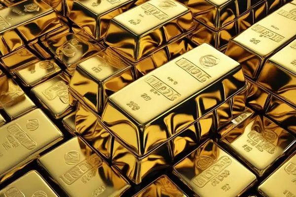 الذهب يهبط لأدنى مستوياته في سبعة أشهر مع تنامي توقعات رفع الفائدة الأميركية