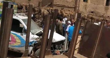 إصابة مواطنين بكدمات فى حادث تصادم بين سيارة أجرة وعربة قطار قصب بإسنا
