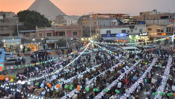 إفطار نزلة السمان، المصريون والأجانب يجتمعون على مائدة واحدة والتنورة والمزمار البلدي يتصدران المشهد (فيديو وصور)