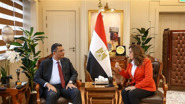 وزيرة التنمية المحلية والبيئة تتابع مع محافظ البحر الأحمر عددًا من الملفات والمشروعات التنموية