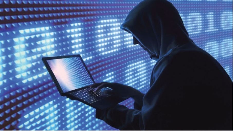 "كلنا أمام التكنولوجيا يافعون".. لماذا لا تقتصر الحماية الرقمية على الصغار؟