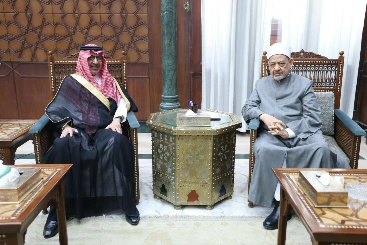 شيخ الأزهر يستقبل السفير السعودي ويؤكد تقديره للمملكة لحسن ترتيبات موسم الحج