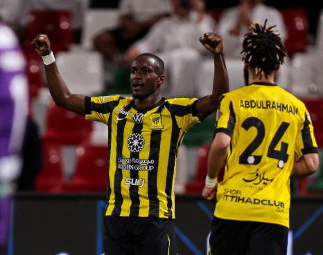 الاتحاد يفوز على الاتفاق ويضمن ملحق آسيا
