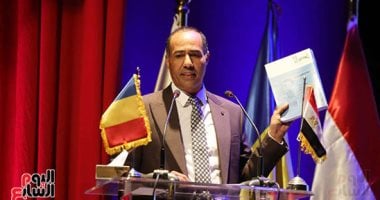 فى انتظار تعيين رئيس جديد.. خالد أبو الليل يغادر هيئة الكتاب بعد انتهاء ندبه