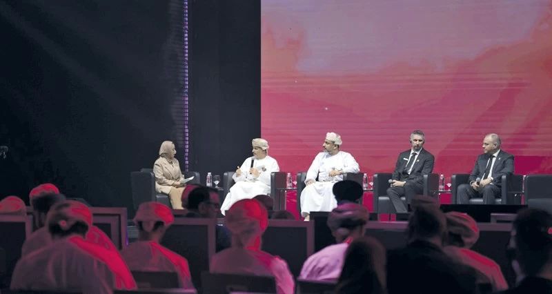 مطارات عمان والطيران «العماني» و«السلام» و«ترانزوم» تستعرض مؤشرات النمو والتقدم خلال العام الماضي والتوجهات الاستراتيجية والخطط التنفيذية القادمة