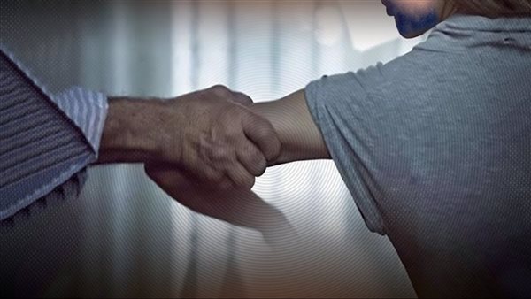 عاجل| «من 12 سنة ومش قادرة تنسى».. حكاية مدرس تحرش بطفلة في درس خصوصي بالدقهلية