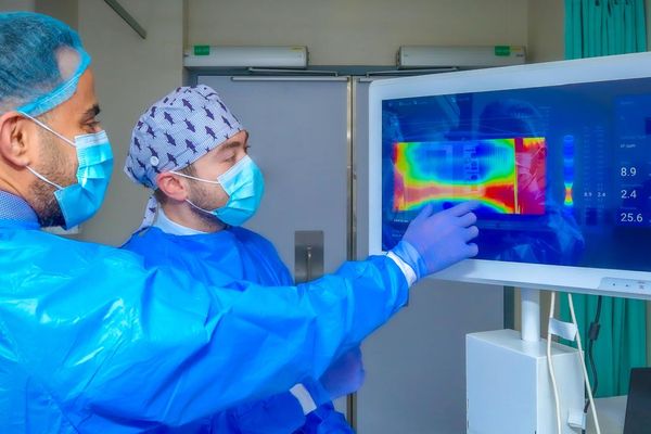 "التخصصي" يطبق تقنية حديثة تعزز دقة علاج تعذر ارتخاء المريء بالمنظار
