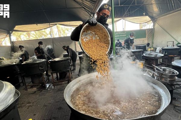 المملكة توزع 24,800 وجبة غذائية ساخنة في قطاع غزة
