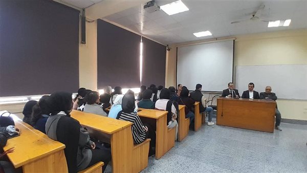آداب عين شمس تعرّف الطلاب المستجدين بملامح اللائحة الدراسية الجديدة