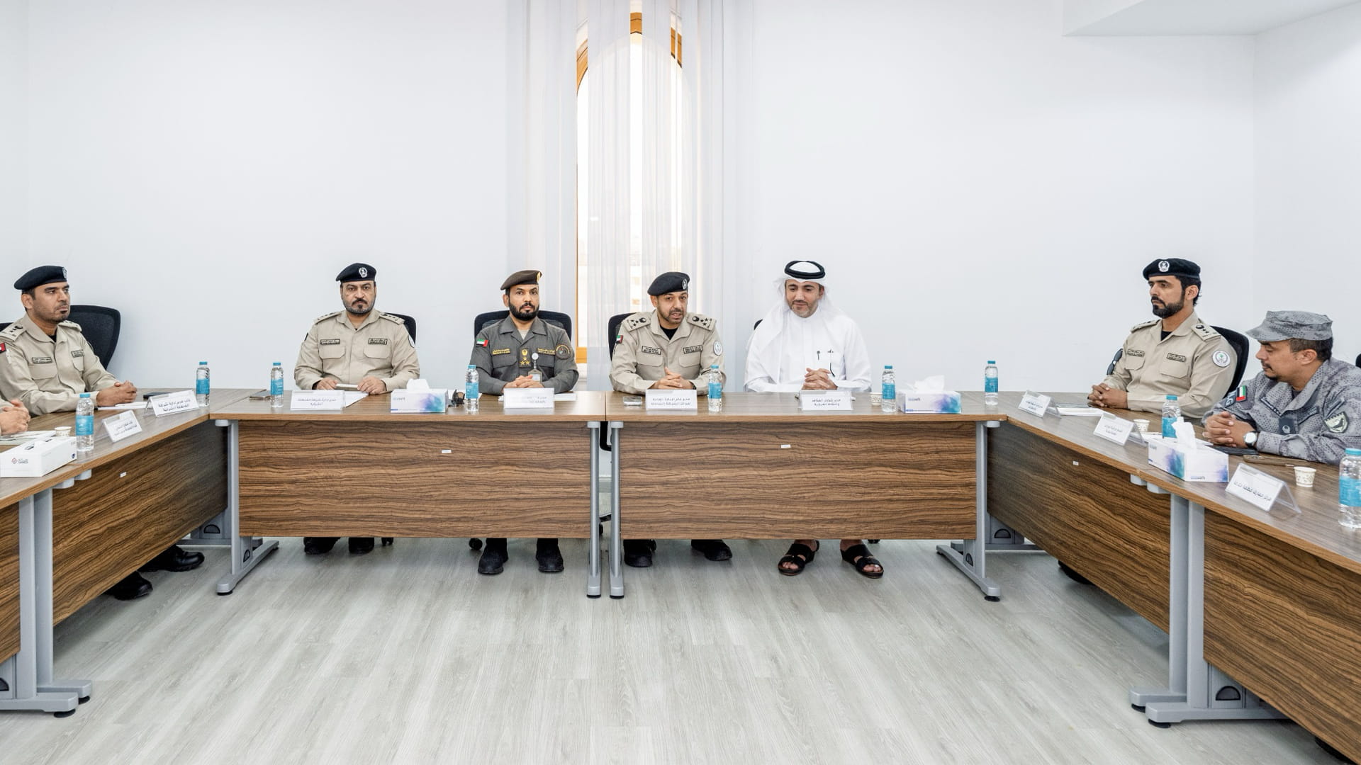 شرطة الشارقة تبحث تعزيز التنسيق الأمني بالمنافذ والنقاط الحدودية
