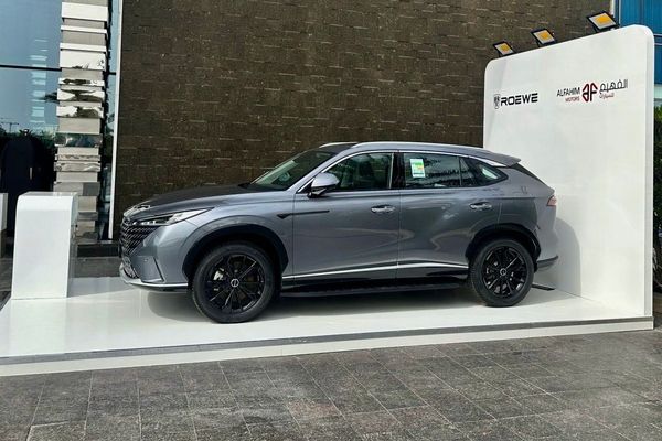 "الفهيم للسيارات" تعرض سيارة ROEWE D5X الجديدة كلياً في فيرمونت باب البحر