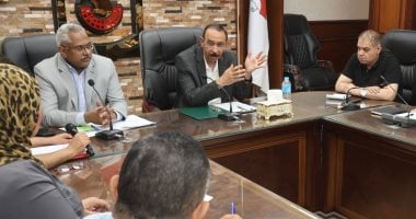 محافظ سوهاج يناقش استعدادات المرحلة الثانية والثالثة من مبادرة حياة كريمة