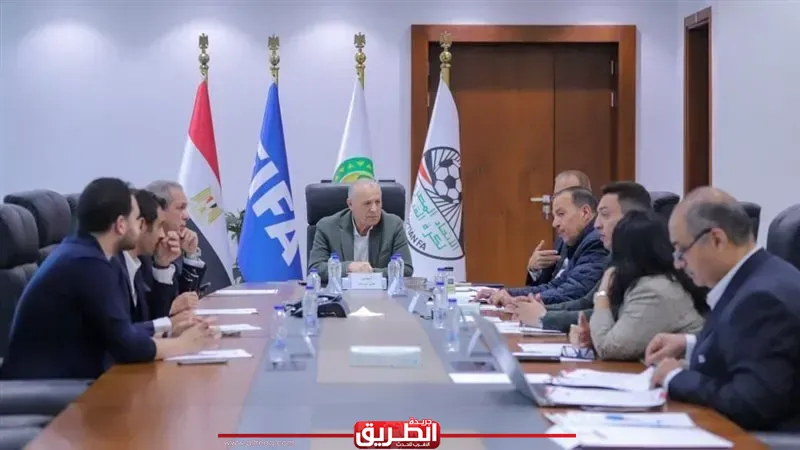 مذبحة في اتحاد الكرة.. قرارات تطهير عاجلة تطيح بمسؤولين وتوقف آخرين