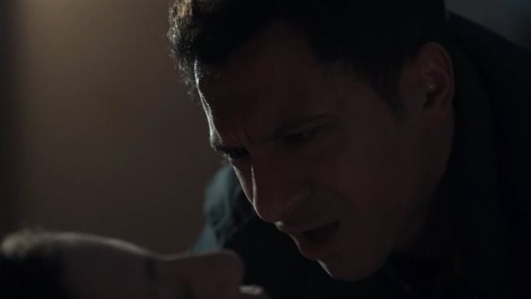 مشهد مؤثر لوداع عصام عمر والدته في مسلسل عين سحرية