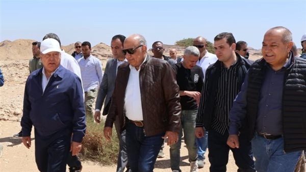 وزيرا النقل والكهرباء يتفقدان جبل الجلالة لإقامة مشروعات طاقة الرياح