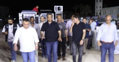الانتهاء من الاستعدادات النهائية لانطلاق الحفل الفنى بمدينة الغردقة