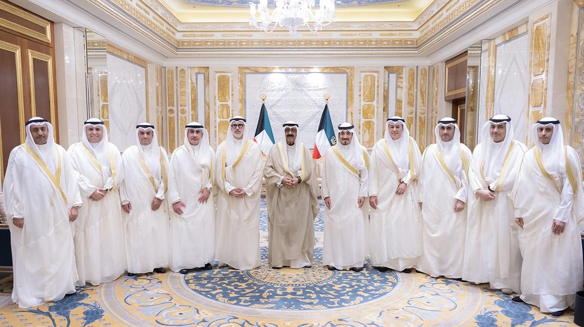 سمو الأمير يستقبل رؤساء البعثات الدبلوماسية الكويتية الجدد لأداء اليمين القانونية