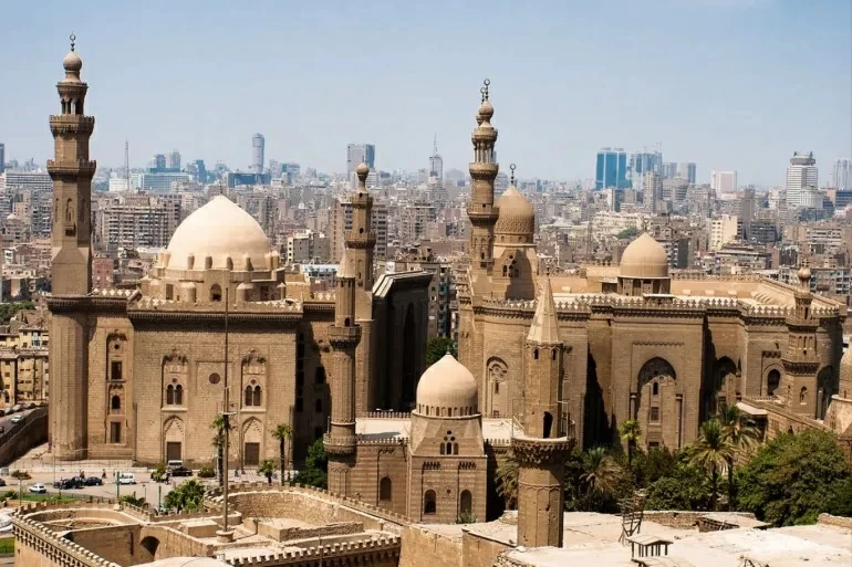 بناء مئذنة أم بناء إنسان؟.. برلماني مصري يطالب بوقف بناء المساجد