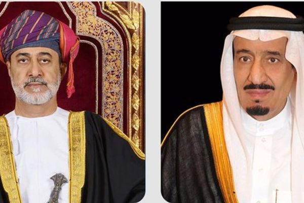 سلطان عُمان يهنئ خادم الحرمين بمناسبة يوم التأسيس
