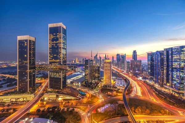 مطارات دبي تستأنف تشغيل عدد من الرحلات الدولية جزئياً