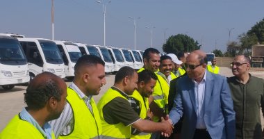 محافظ المنيا يتفقد أسطول نقل الركاب الجماعى من المتحف الأتونى