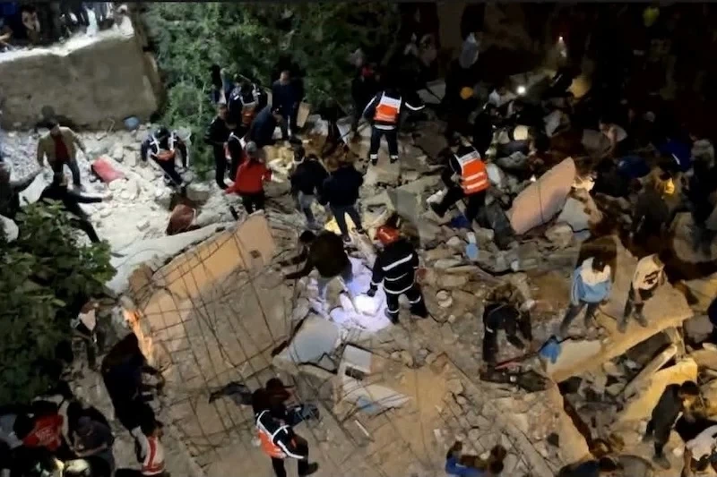 فاجعة في «المدينة العتيقة».. انهيار بناية ينهي حياة طفلين