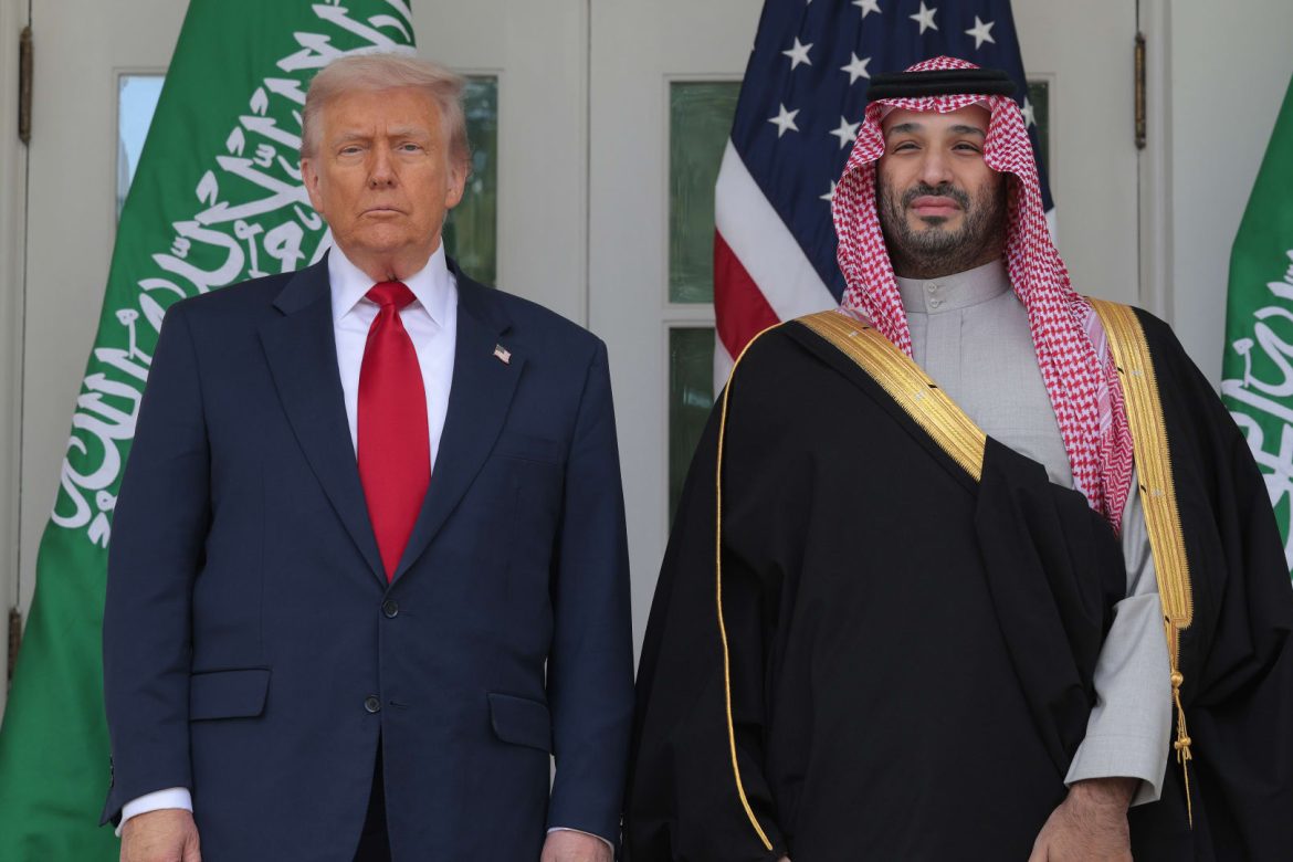 ولي العهد وترمب يؤكدان أهمية أمن الملاحة ودعم تحقيق الاستقرار.. تحركات دبلوماسية لإحياء المفاوضات الأمريكية – الإيرانية