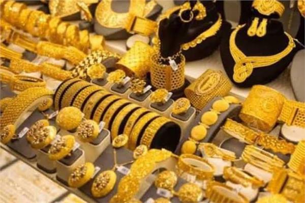 الذهب يتحرك في نطاق ضيق عالميًا