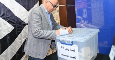 وزير الرى يدلى بصوته فى انتخابات نقابة المهندسين بالشرقية