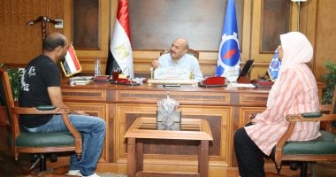 محافظ السويس يوجه بتوفير الدعم لأسرتين من ذوى الهمم وفحص استحقاقهما لـ"تكافل وكرامة"