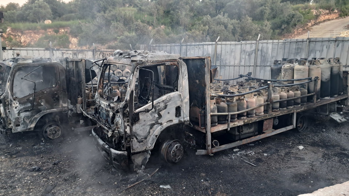 دالية الكرمل: اندلاع حريق كبير في شاحنات وخزانات للغاز دون وقوع إصابات