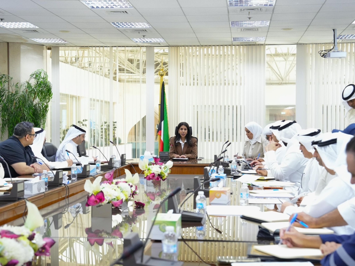 المشعان تبحث مستجدات صيانة الطرق.. الالتزام بالجودة والجداول الزمنية ضرورة