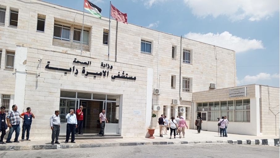 أزمة مواقف بمستشفى الأميرة راية في إربد.. مواطنون يؤكدون والإدارة تنفي