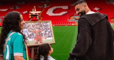 محمد صلاح يودع أنفيلد رفقة مكة وكيان قبل الرحيل عن ليفربول