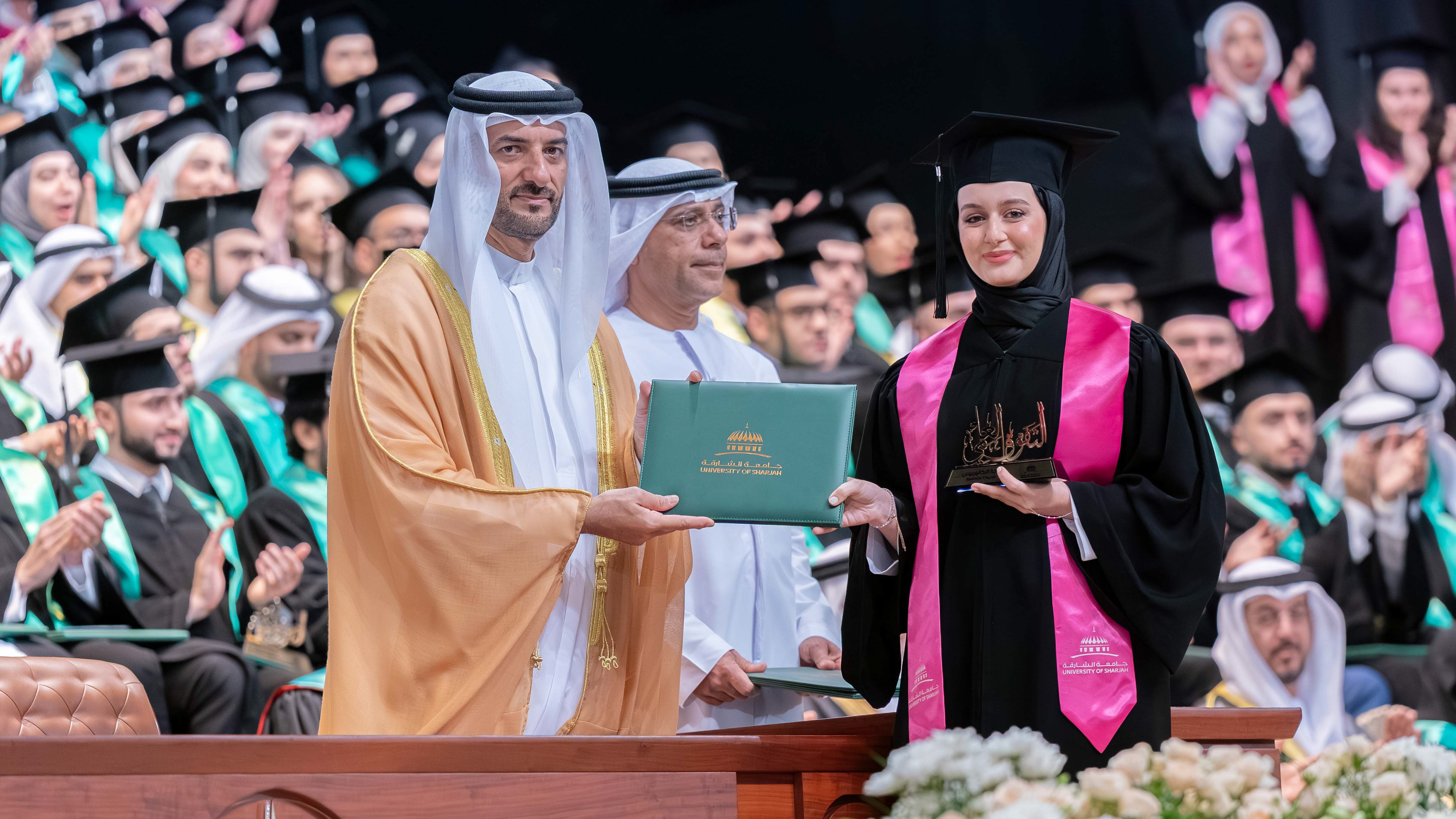 سلطان بن أحمد يشهد حفل تخريج الكليات الطبية والصحية بجامعة الشارقة