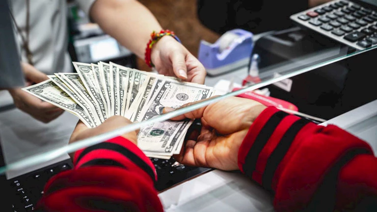 تراجع في 9 بنوك.. سعر الدولار اليوم مقابل الجنيه مع نهاية تعاملات 29-6