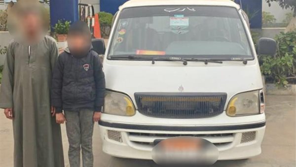 طفل يقود ميكروباص بالقاهرة يثير الرعب على الطريق
