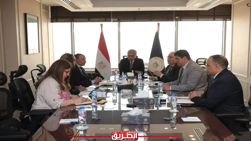 وزير السياحة والآثار يبحث سبل تطوير منظومة العمل في مجال الغوص والأنشطة البحرية